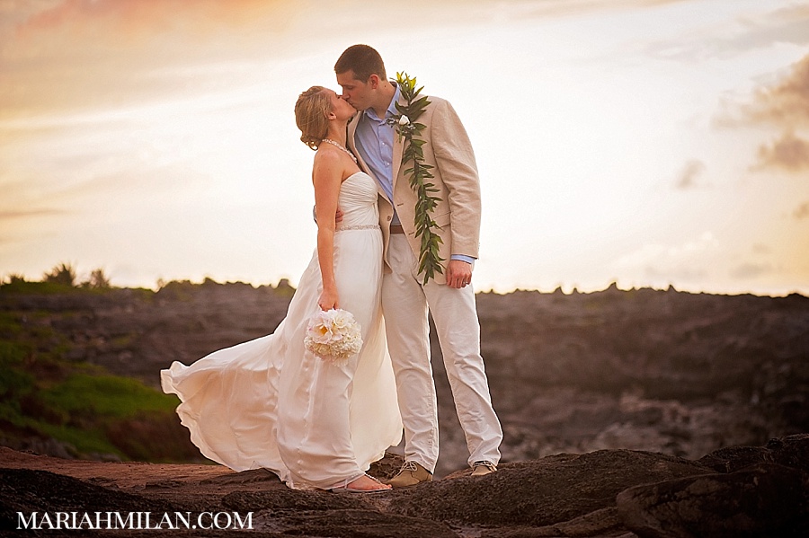 Kiss on the Maui cliffs
