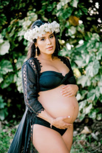 maui maternity session featuring Haku Maui