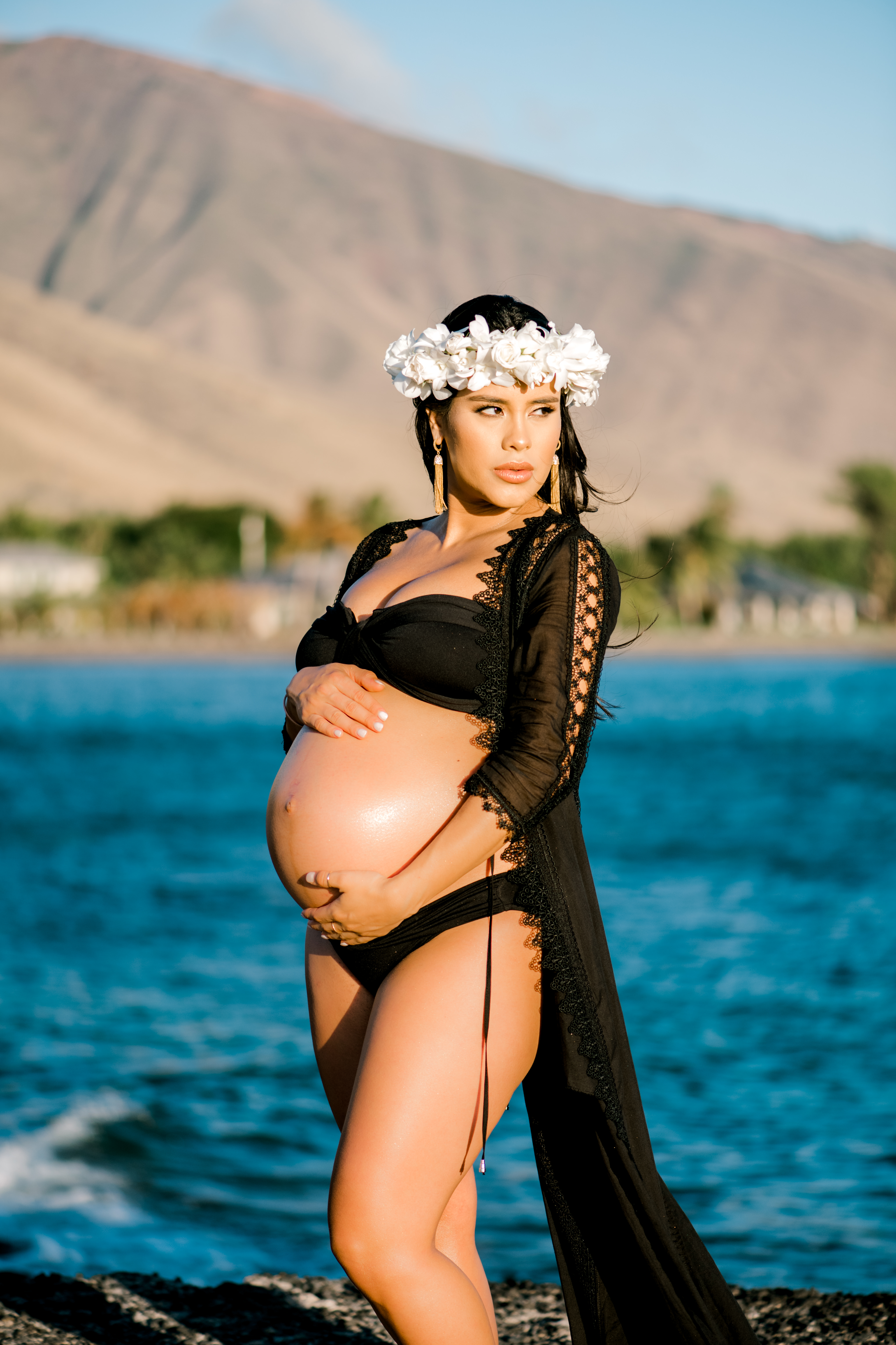Glowing maternity session on Maui
